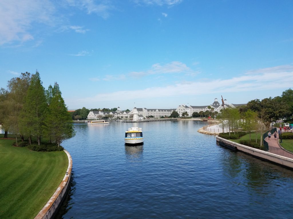 boat from Disney World Good Neighbor Hotels