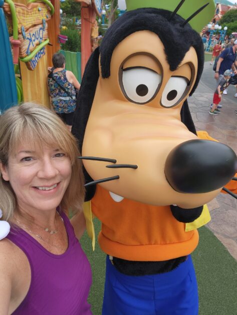 Jessica Yashin and Goofy