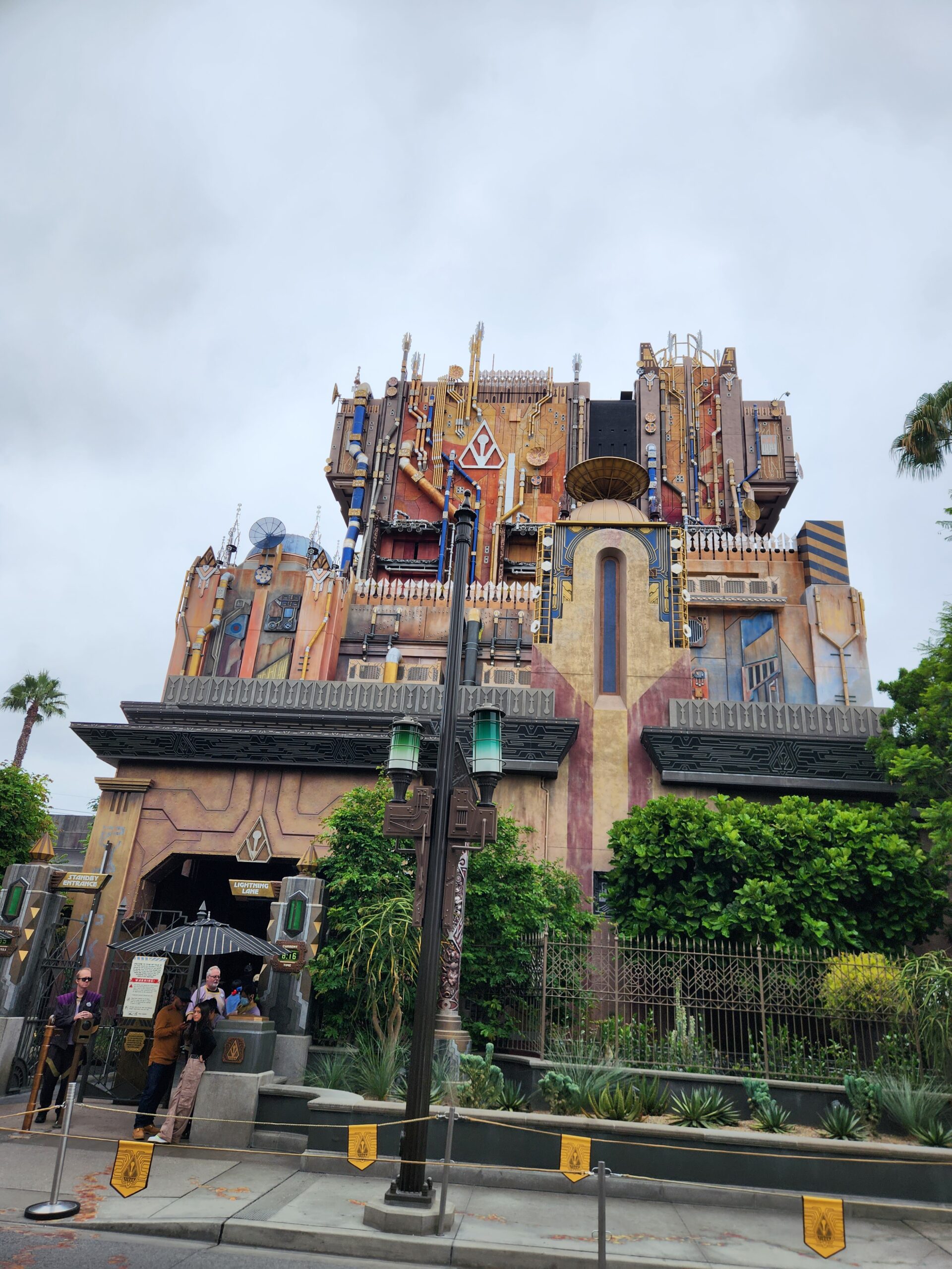 Guardians of the Galaxy Mission Break out daytime view