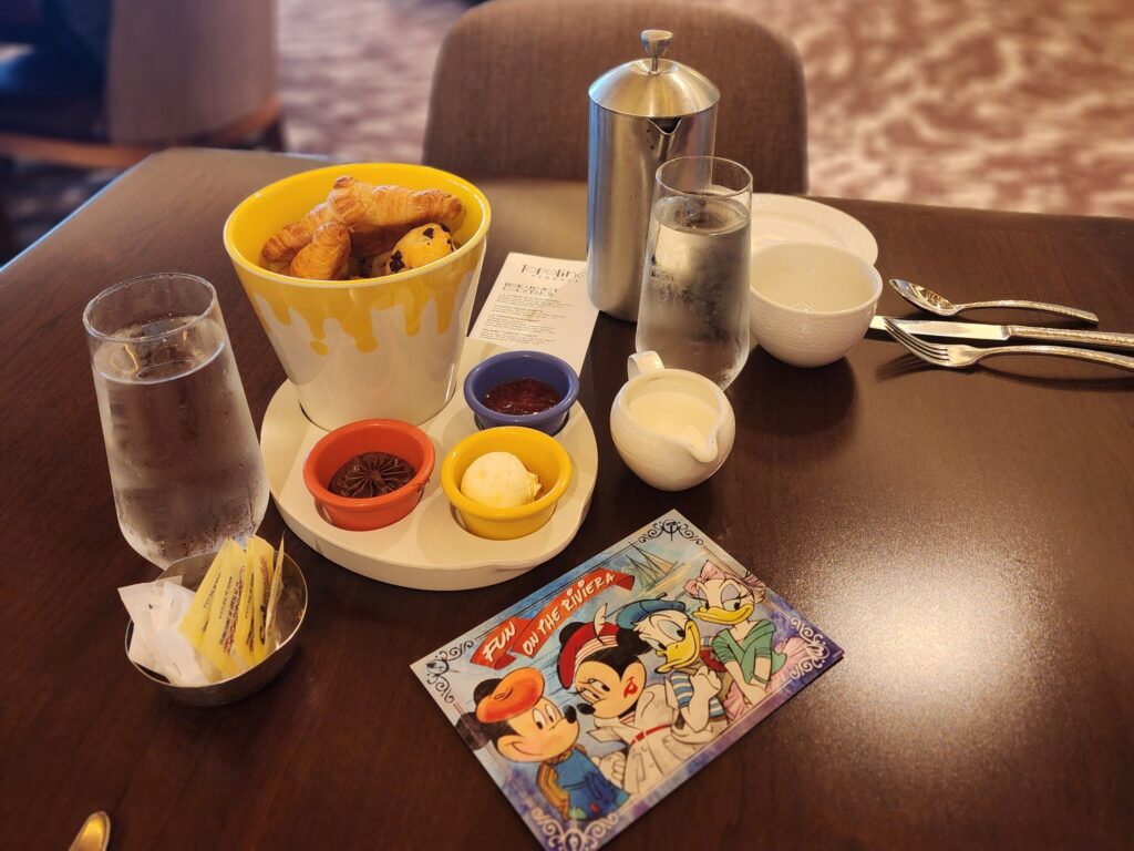 Bread service at Topolino's Terrace